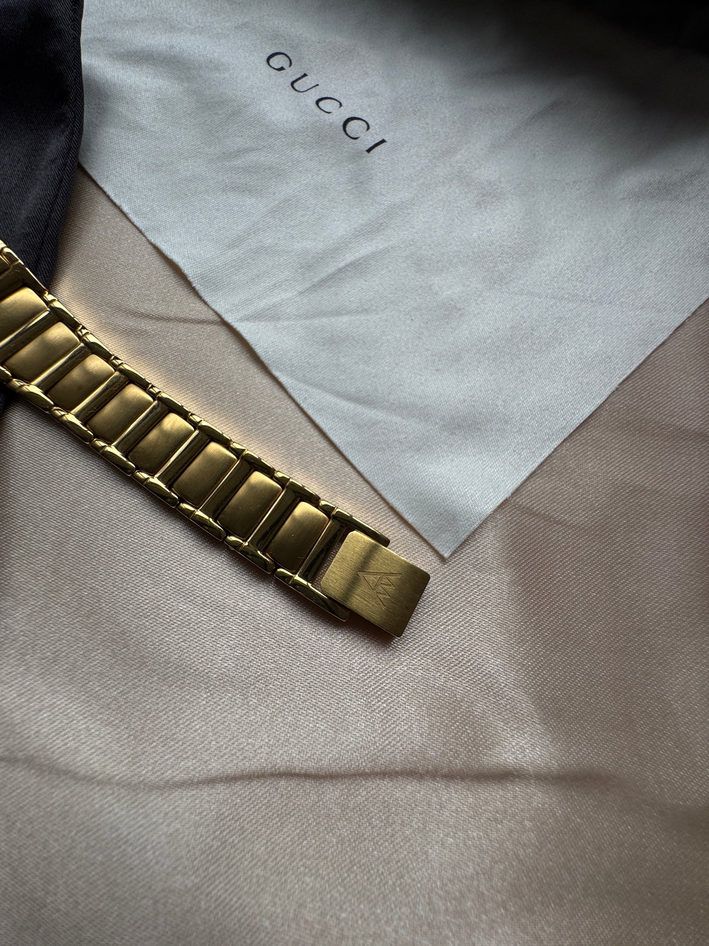 Accurist gold toned watch