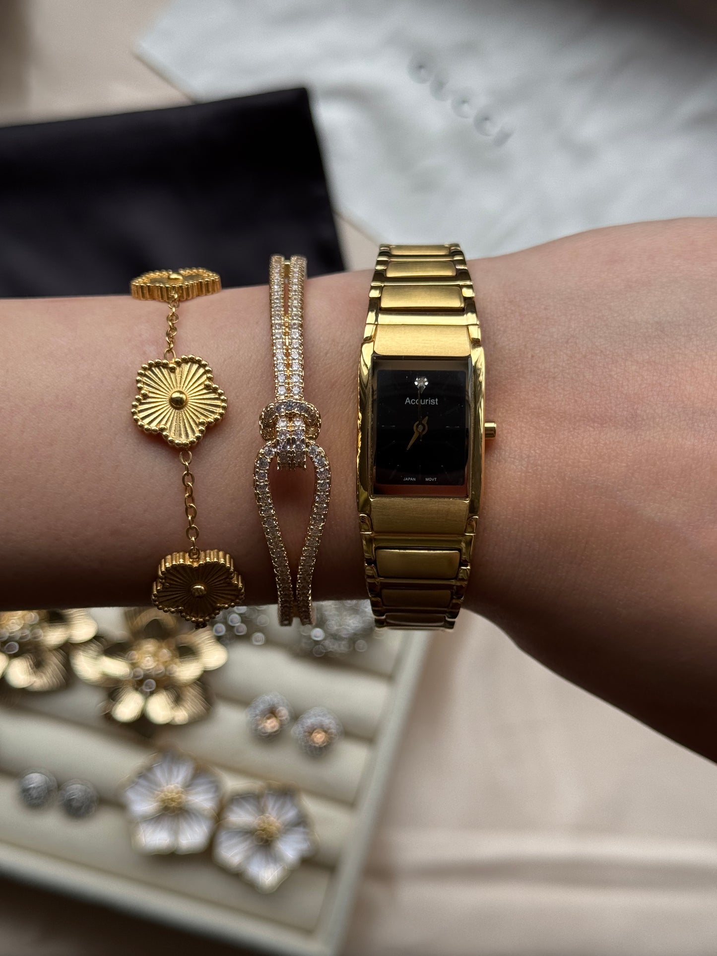Accurist gold toned watch