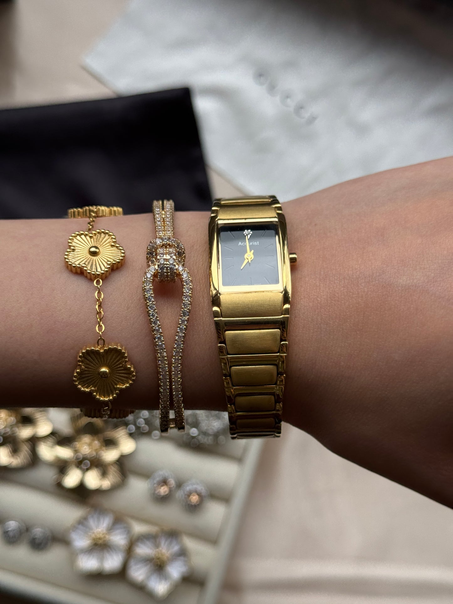 Accurist gold toned watch